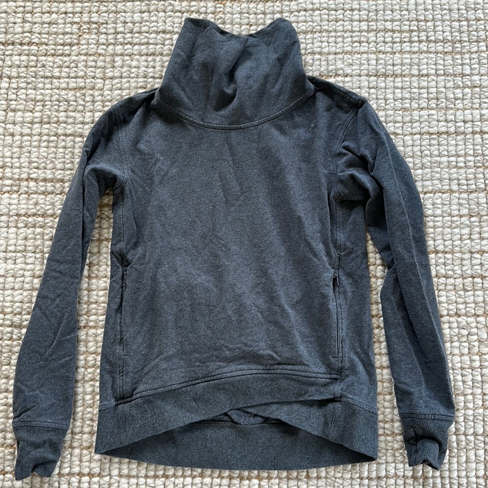 Lulu lemon turtleneck pullover